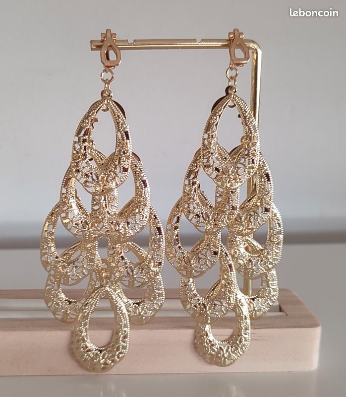 گوشواره وارداتی سبک و رنگ ثابت
